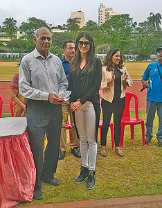 BPP Chief coach Dara Doomasia honoured with a lifetime Achievement award by the Chief Guest, Star Actor Puja Hegde